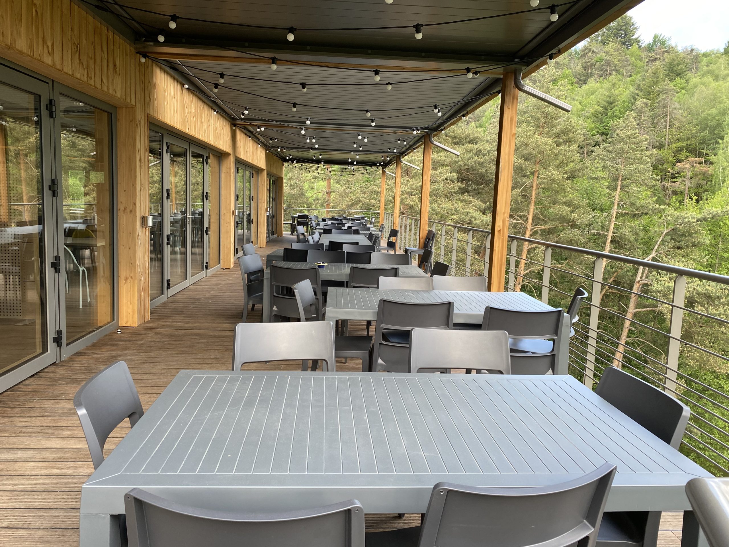 Restaurant-terrasse-2-scaled